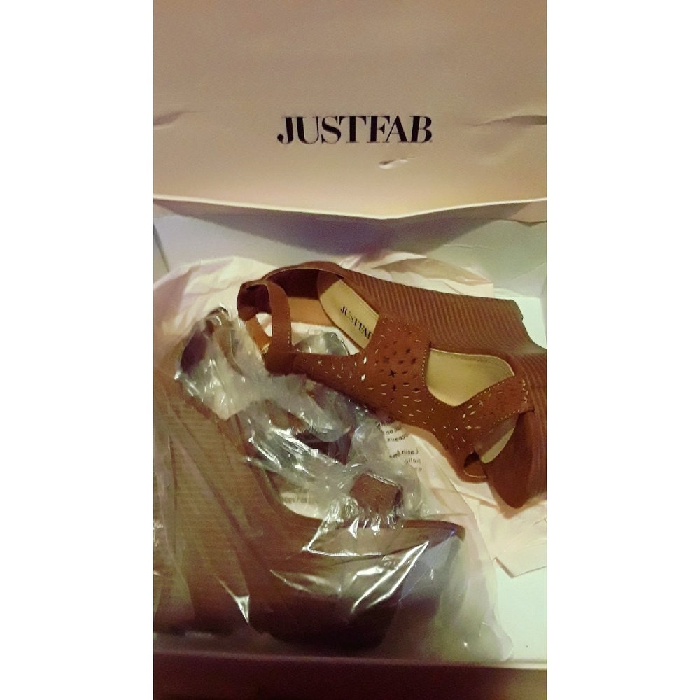 Cute Justfab Wedge in color cognac